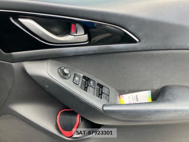 Mazda AXELA SPORT 2014-02 8830126-13