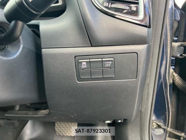 Mazda AXELA SPORT 2014-02 8830126-14