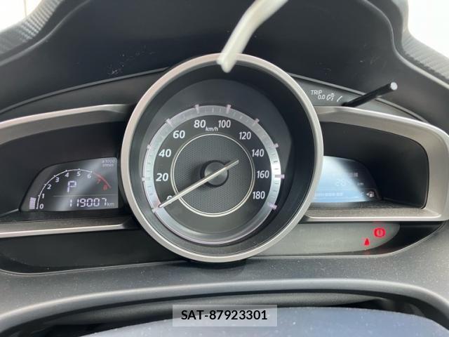 Mazda AXELA SPORT 2014-02 8830126-21