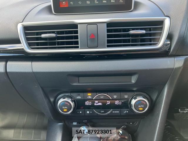 Mazda AXELA SPORT 2014-02 8830126-24