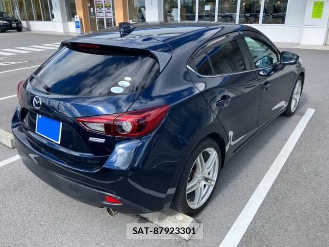 Mazda AXELA SPORT 2014-02 8830126-8