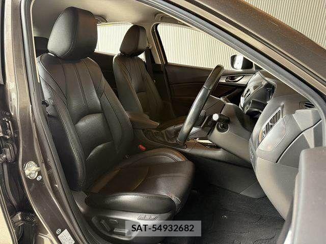 Mazda AXELA SPORT 2017-03 8880632-9