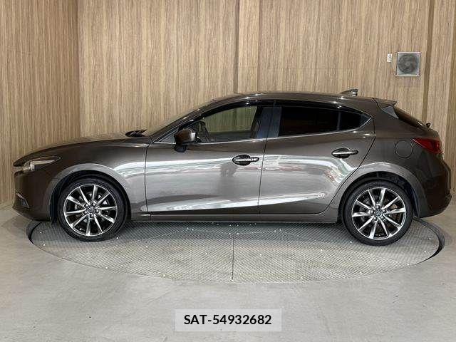 Mazda AXELA SPORT 2017-03 8880632-22
