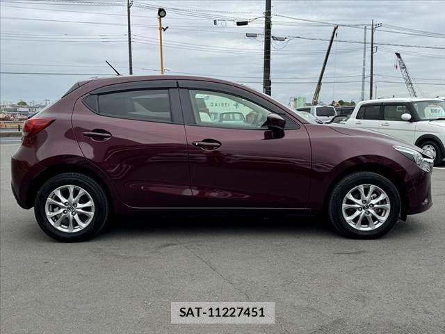 Mazda DEMIO 2017-08 6676763-11