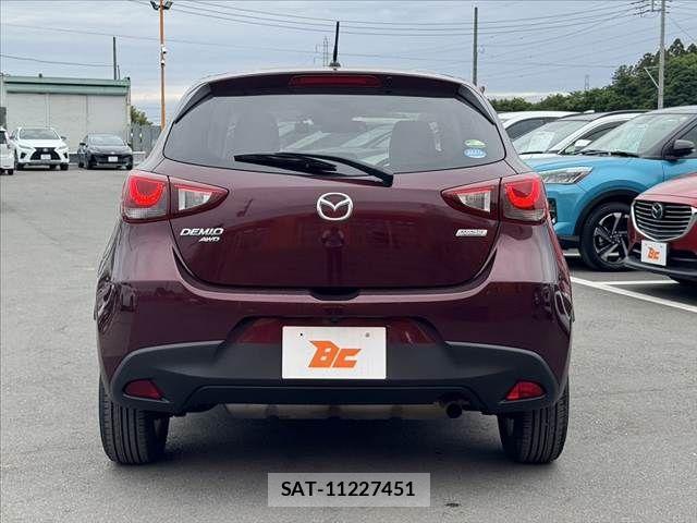 Mazda DEMIO 2017-08 6676763-13