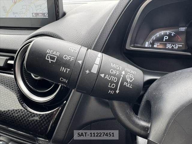 Mazda DEMIO 2017-08 6676763-24