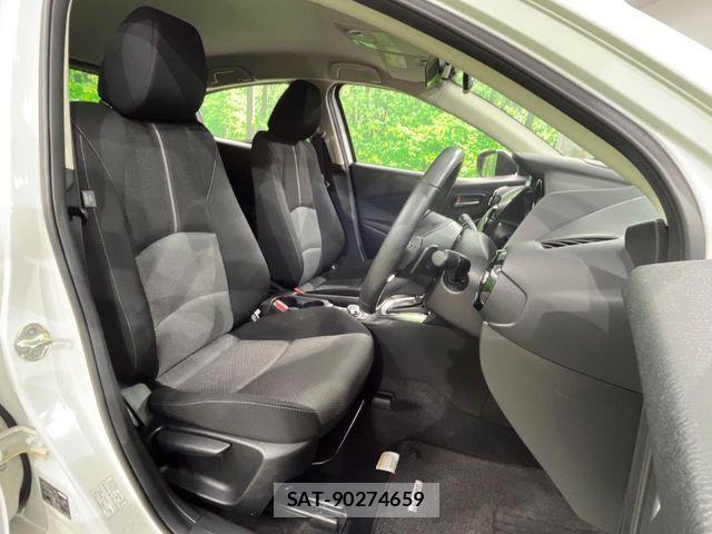 Mazda DEMIO 2017-12 6995384-7