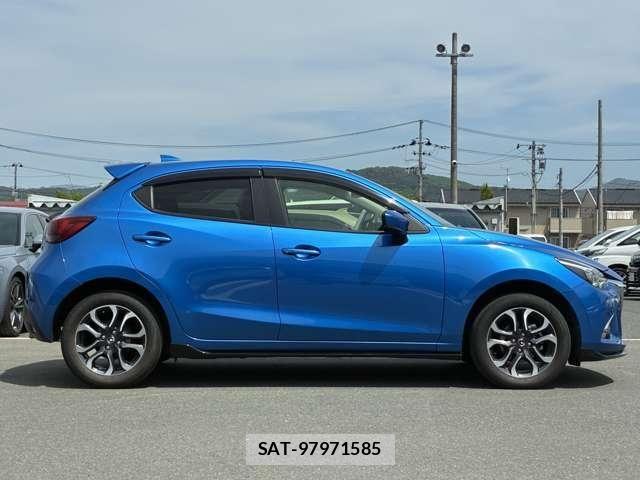 Mazda DEMIO 2017-09 7786766-24