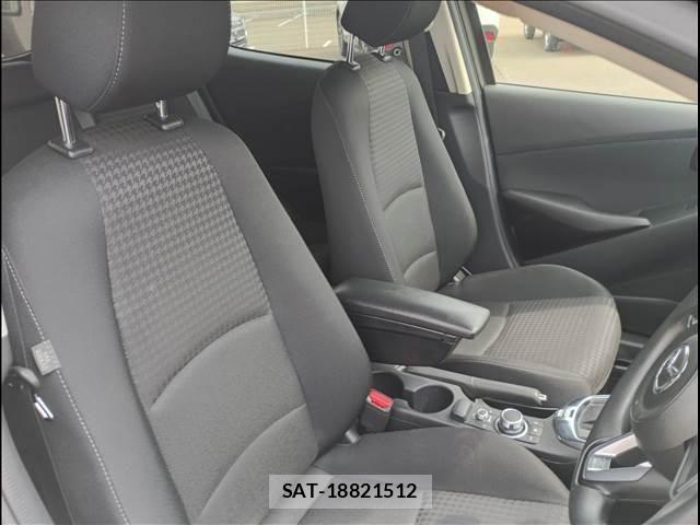 Mazda DEMIO 2018-03 8036575-8