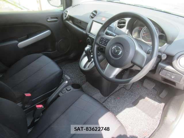 Mazda DEMIO 2013-06 8074456-11