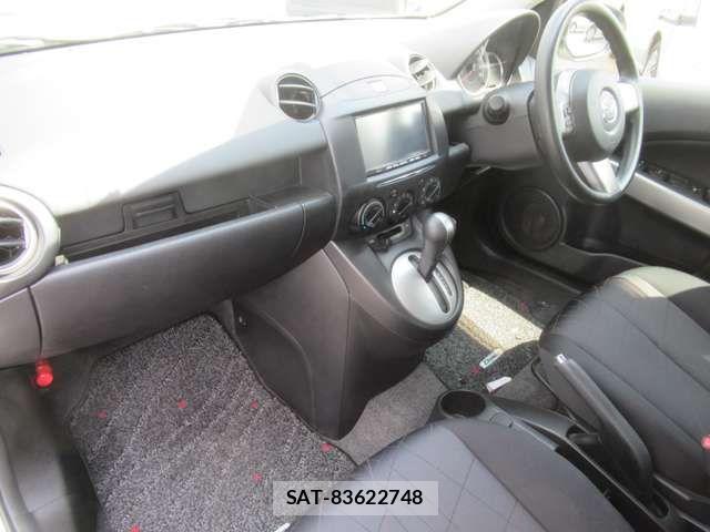 Mazda DEMIO 2013-06 8074456-14