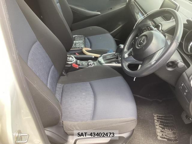 Mazda DEMIO 2015-08 8100282-12