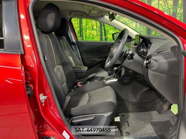 Mazda DEMIO 2017-01 8208544-7