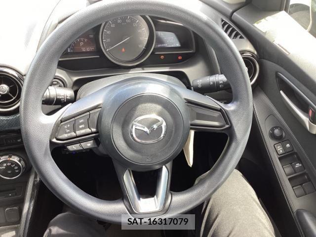 Mazda DEMIO 2017-06 8413440-9
