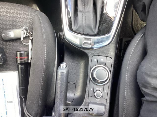 Mazda DEMIO 2017-06 8413440-13