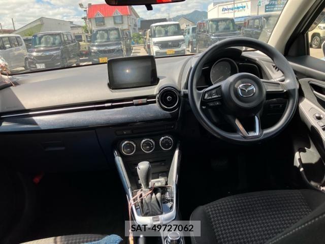 Mazda DEMIO 2017-09 8413444-17