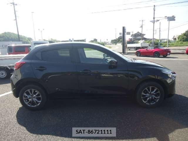 Mazda DEMIO 2018-03 8413442-11