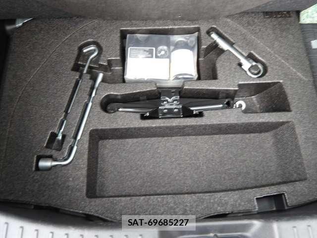 Mazda DEMIO 2017-09 8660077-12