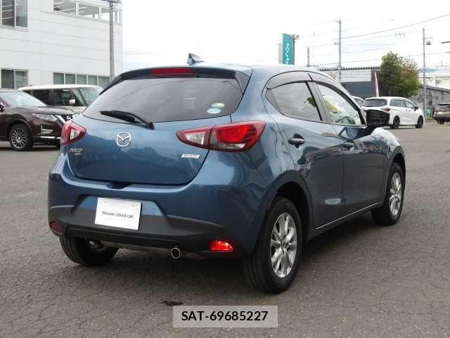Mazda DEMIO 2017-09 8660077-1
