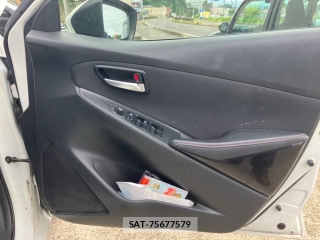 Mazda DEMIO 2016-03 8830130-15