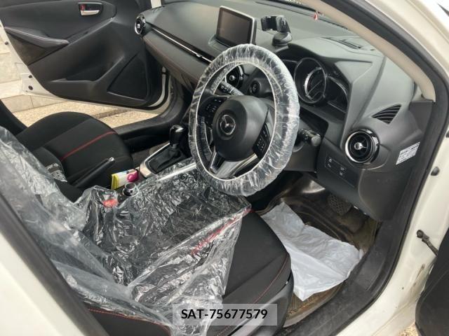 Mazda DEMIO 2016-03 8830130-16