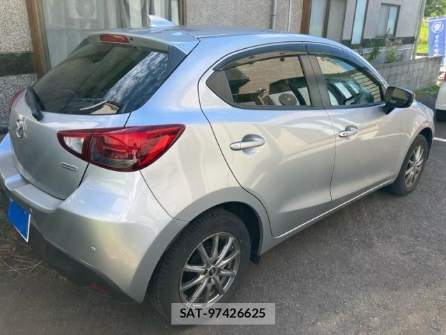 Mazda DEMIO 2019-06 8849700-3