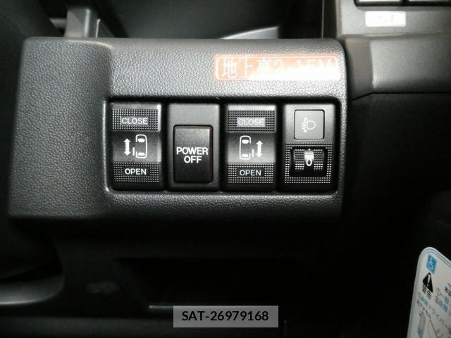 Mazda PREMACY 2015-11 8245815-18