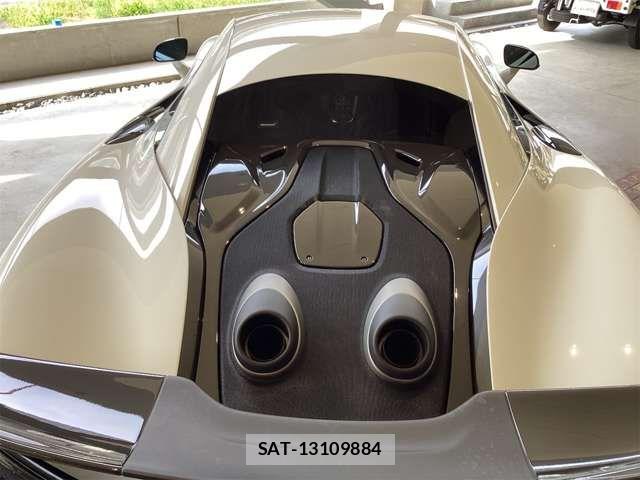 McLaren MCLAREN 2019-08 8366882-3