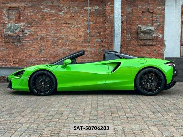 McLaren MCLAREN 2024-12 2728834-12