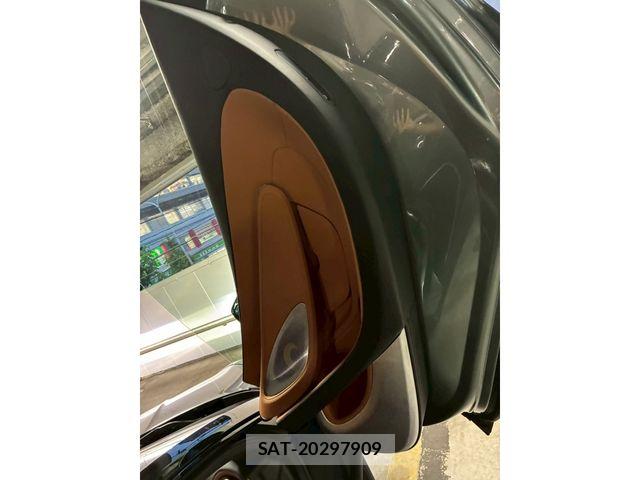McLaren MCLAREN 2025-01 8208576-17