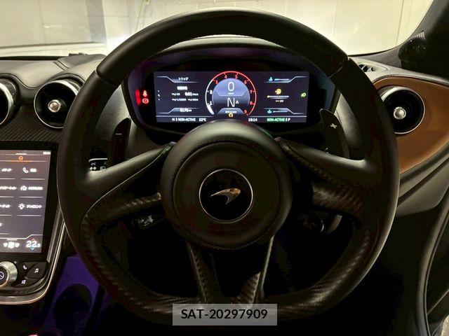 McLaren MCLAREN 2025-01 8208576-21