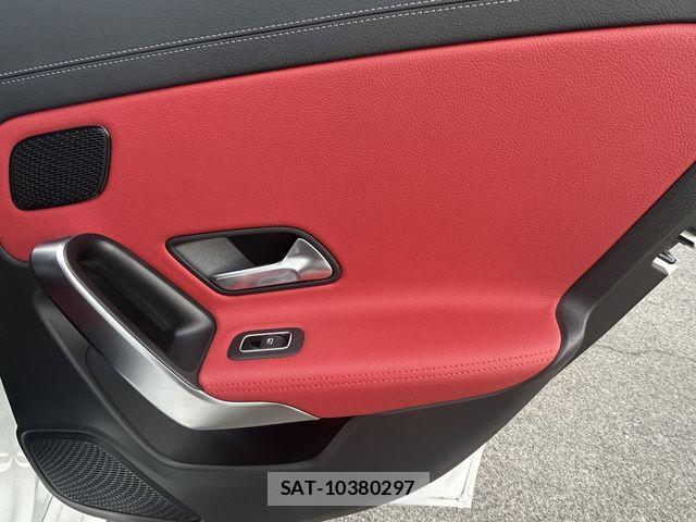 Mercedes Benz A-CLASS 2021-01 1826476-12