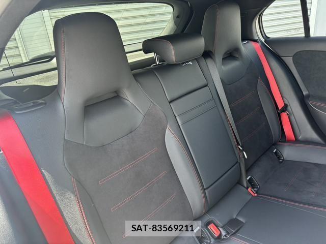 Mercedes Benz A-CLASS 2025-01 8366885-4