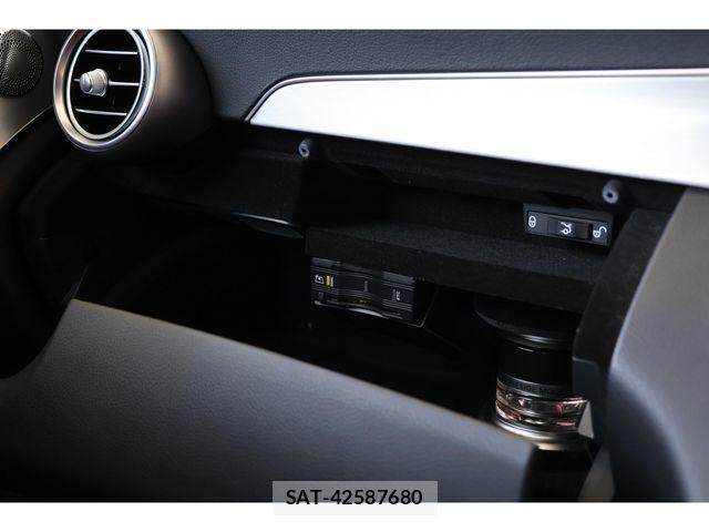 Mercedes Benz C-CLASS 2018-02 8660100-22