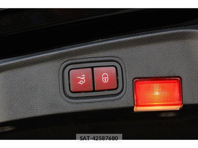 Mercedes Benz C-CLASS 2018-02 8660100-29