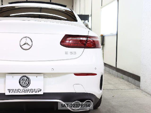 Mercedes Benz E-CLASS 2022-10 8146125-14