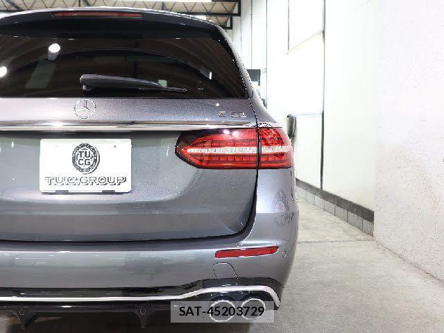 Mercedes Benz E-CLASS 2022-01 6012503-14