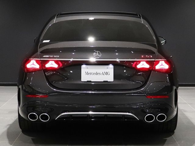 Mercedes Benz E-CLASS 2024-12 1546685-12