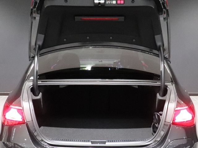 Mercedes Benz E-CLASS 2024-12 1546685-16