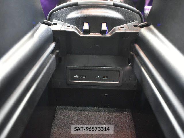 Mercedes Benz E-CLASS 2021-12 8666469-14