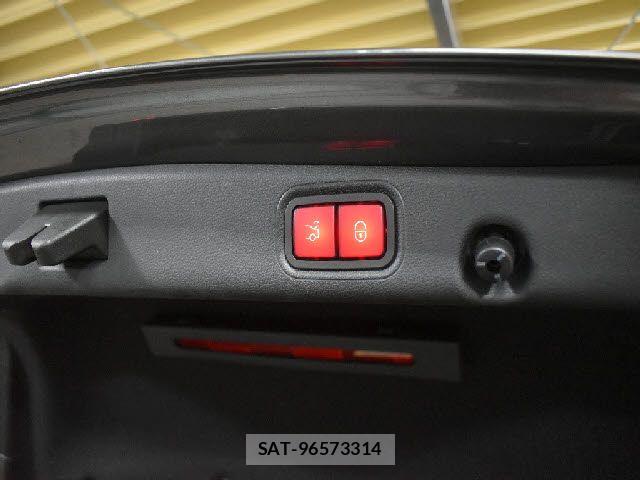Mercedes Benz E-CLASS 2021-12 8666469-20