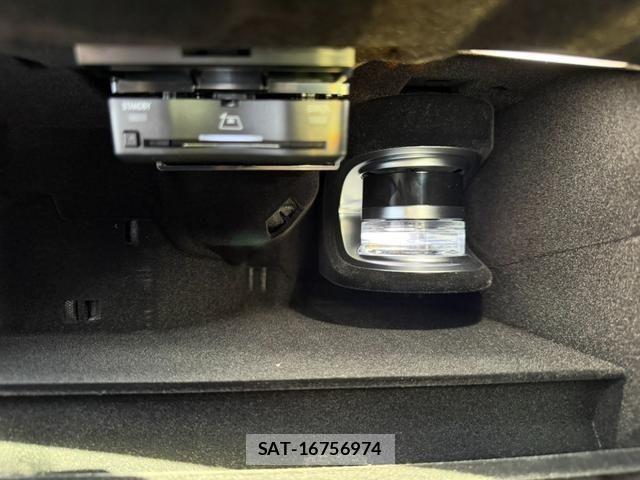 Mercedes Benz EQE 2024-02 7455608-9