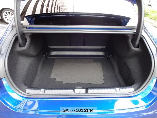 Mercedes Benz EQE 2023-02 7562403-10