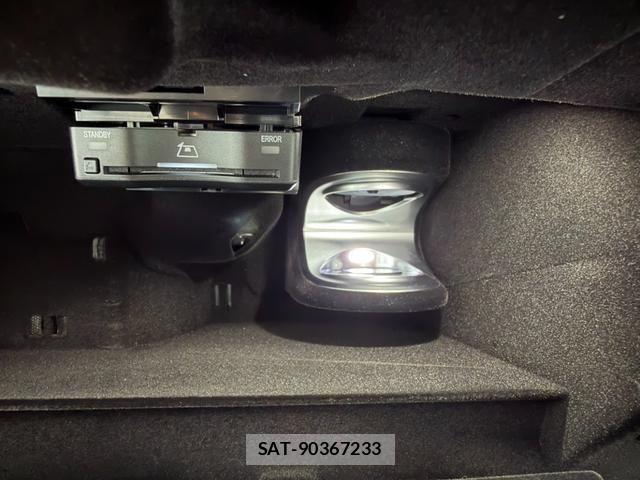 Mercedes Benz EQE 2023-09 8336683-12