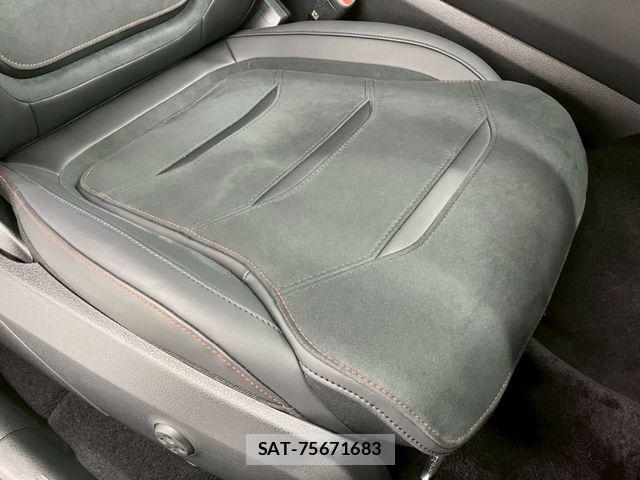 Mercedes Benz GLC-CLASS 2025-11 8100320-21