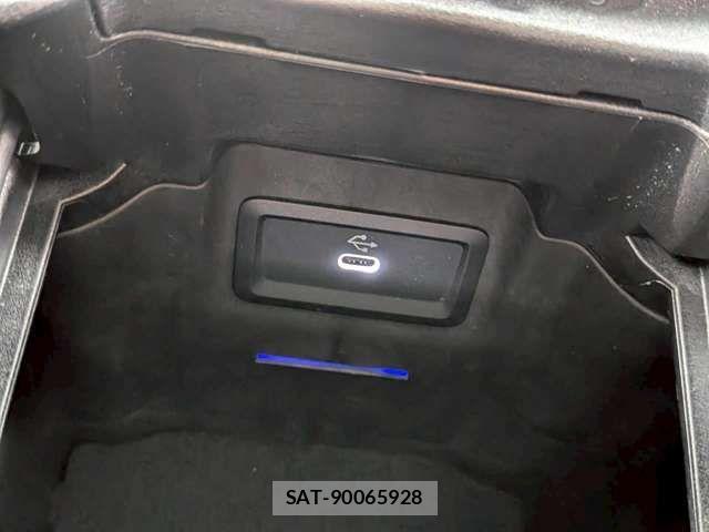Mercedes Benz GLC-CLASS 2025-11 8036623-11