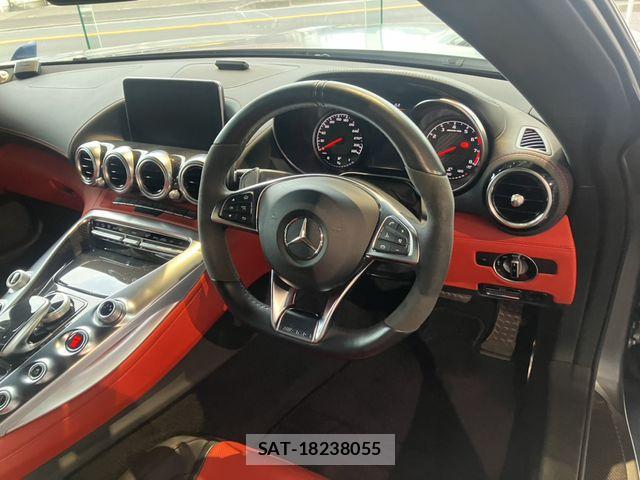 Mercedes Benz AMG GT 2018-07 8208600-6