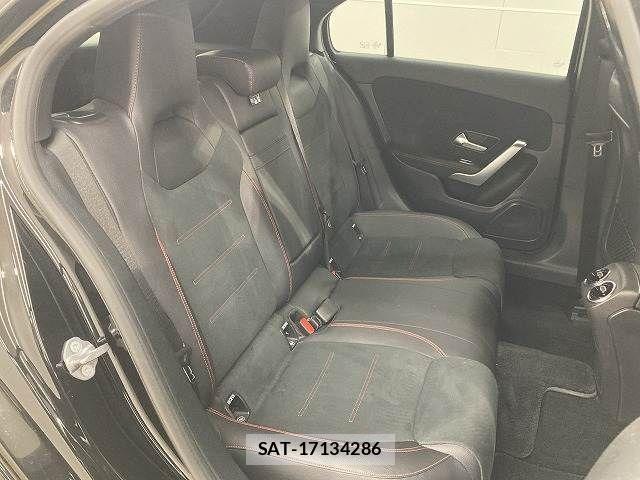 Mercedes Benz A-CLASS 2018-12 2082411-5
