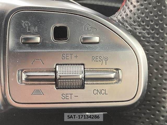 Mercedes Benz A-CLASS 2018-12 2082411-6