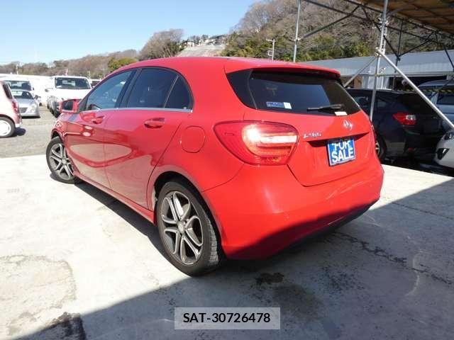 Mercedes Benz A-CLASS 2015-06 4966755-5